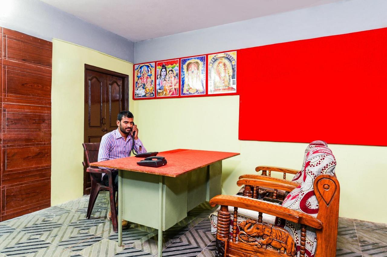 Oyo 26234 Annapurna Nilayam Hotell Vijayawāda Exteriör bild