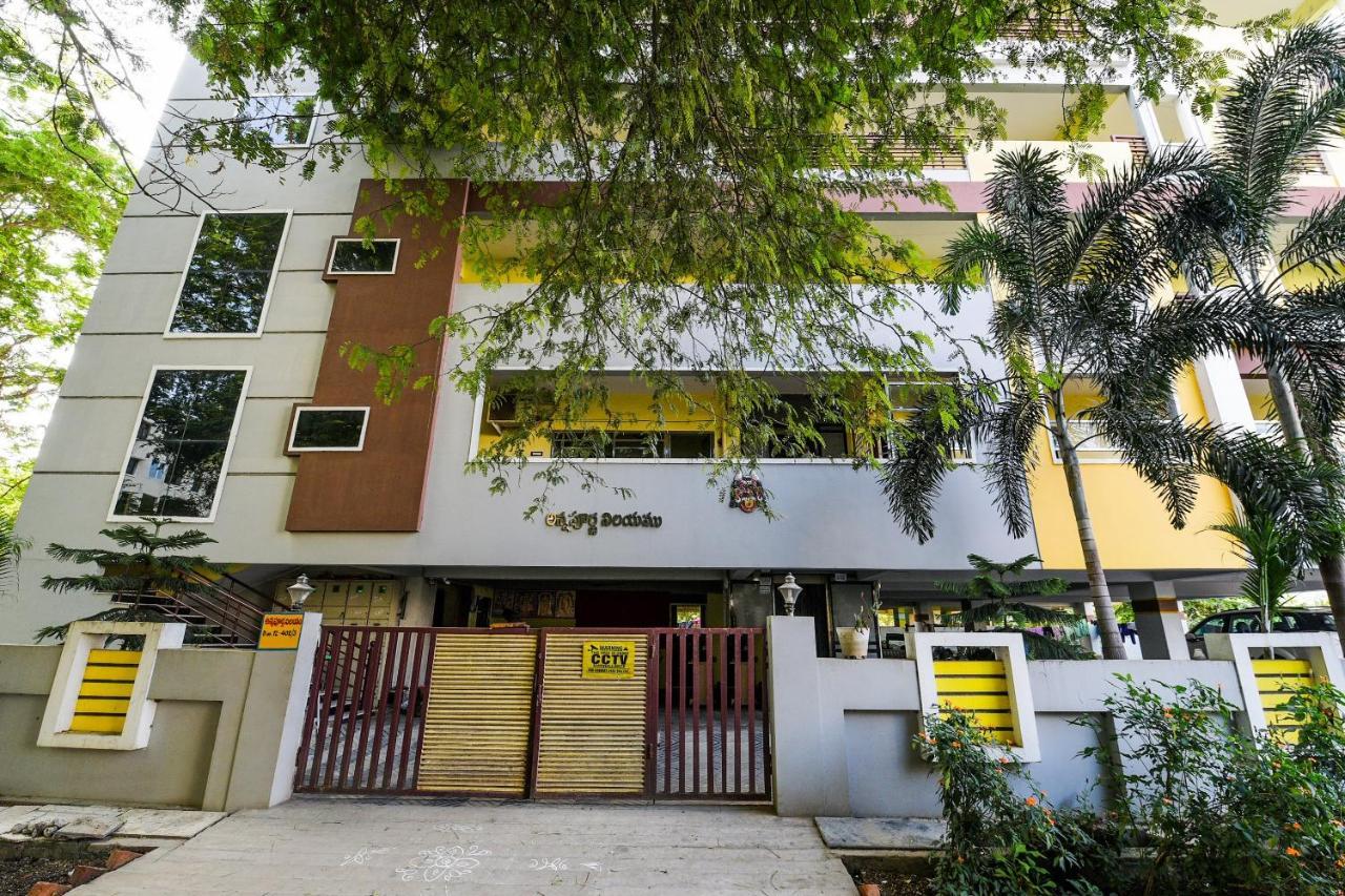 Oyo 26234 Annapurna Nilayam Hotell Vijayawāda Exteriör bild
