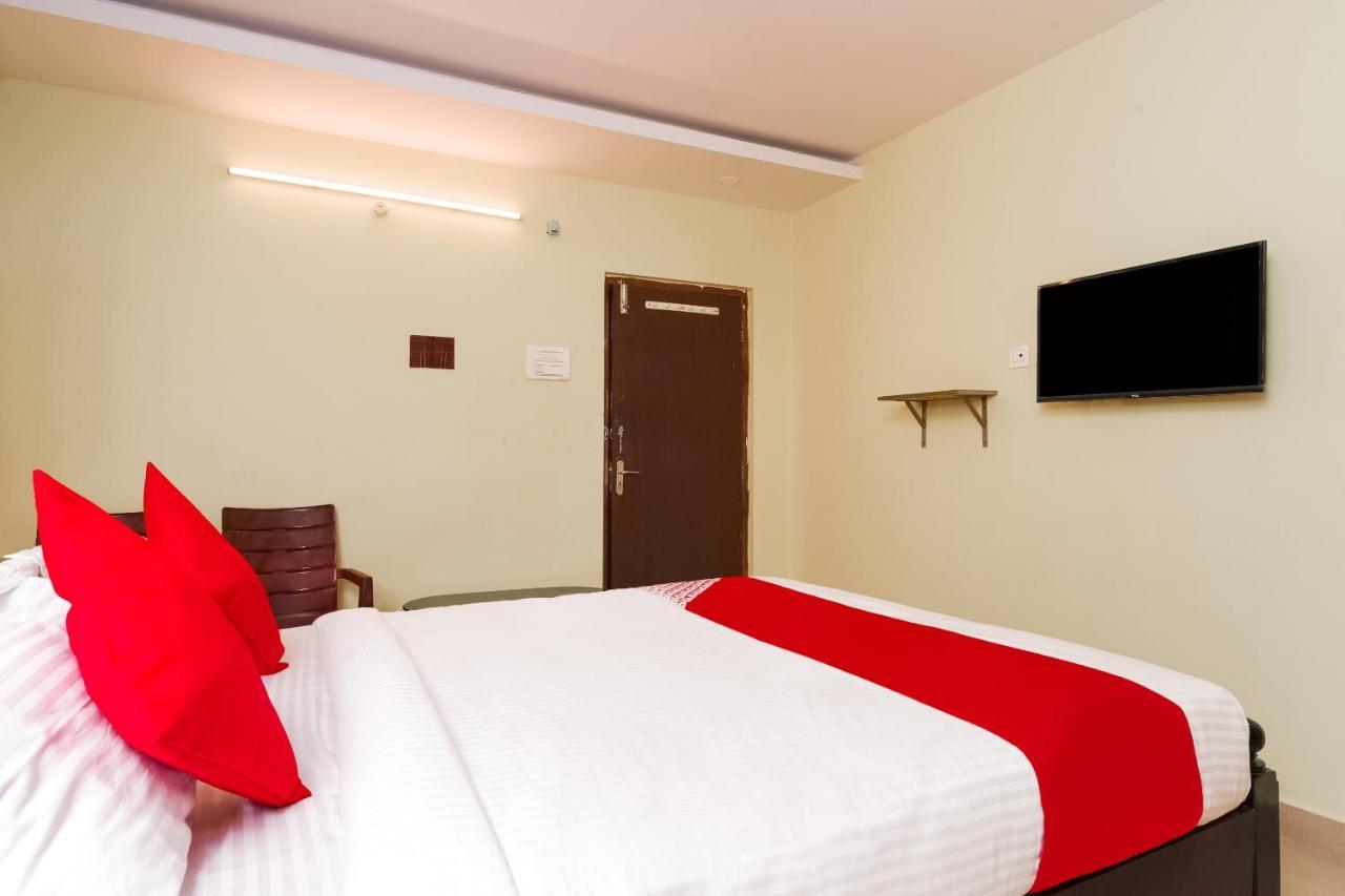 Oyo 26234 Annapurna Nilayam Hotell Vijayawāda Exteriör bild