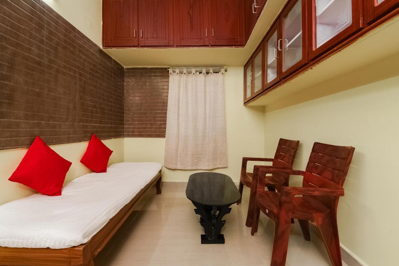 Oyo 26234 Annapurna Nilayam Hotell Vijayawāda Exteriör bild